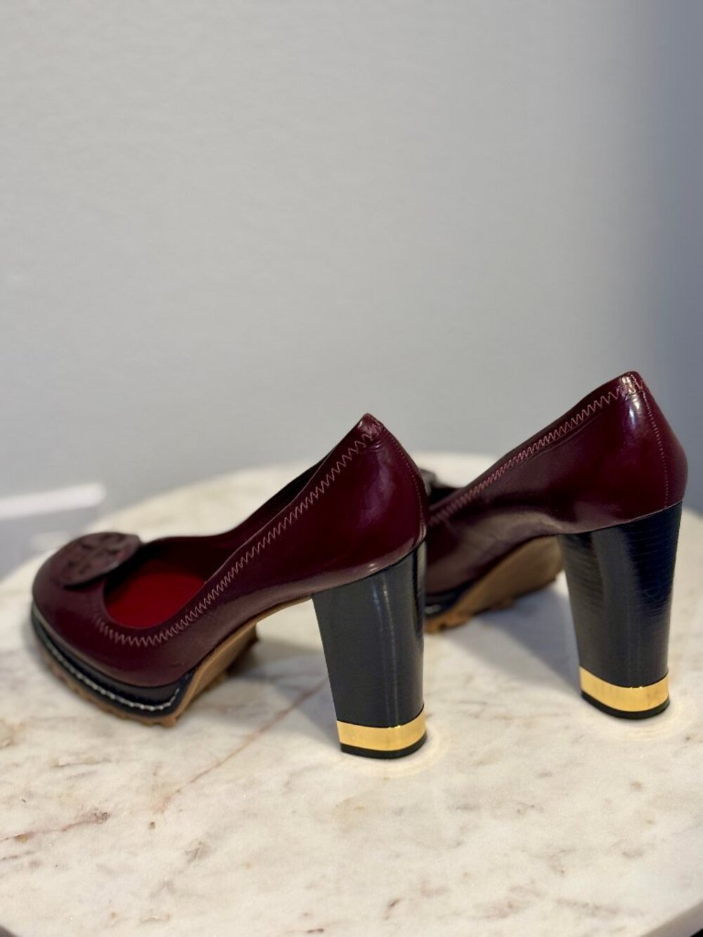 Tory Burch Leanne Pump Patent Heel - Picture 4 of 5
